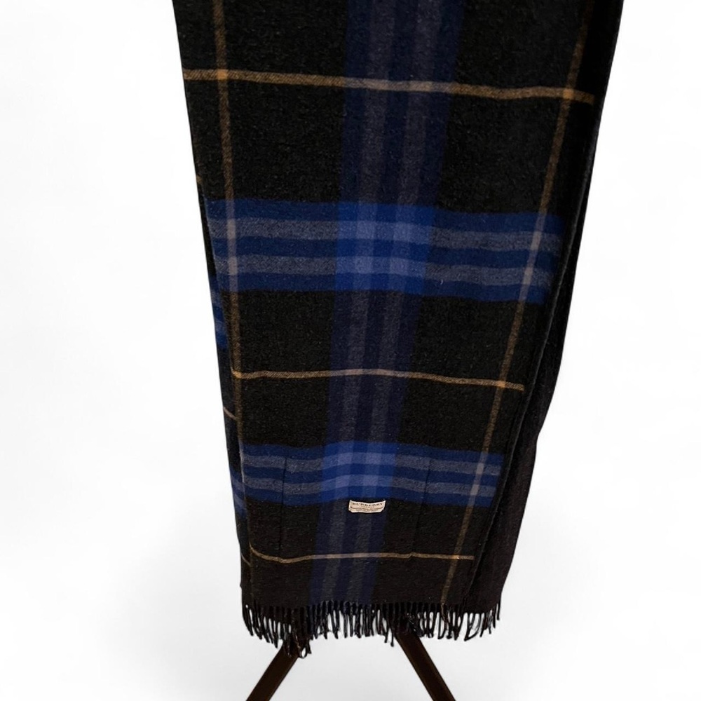 Vintage Burberry Helene Shawl blue gray plaid wool oversized scarf - Picture 12 of 12